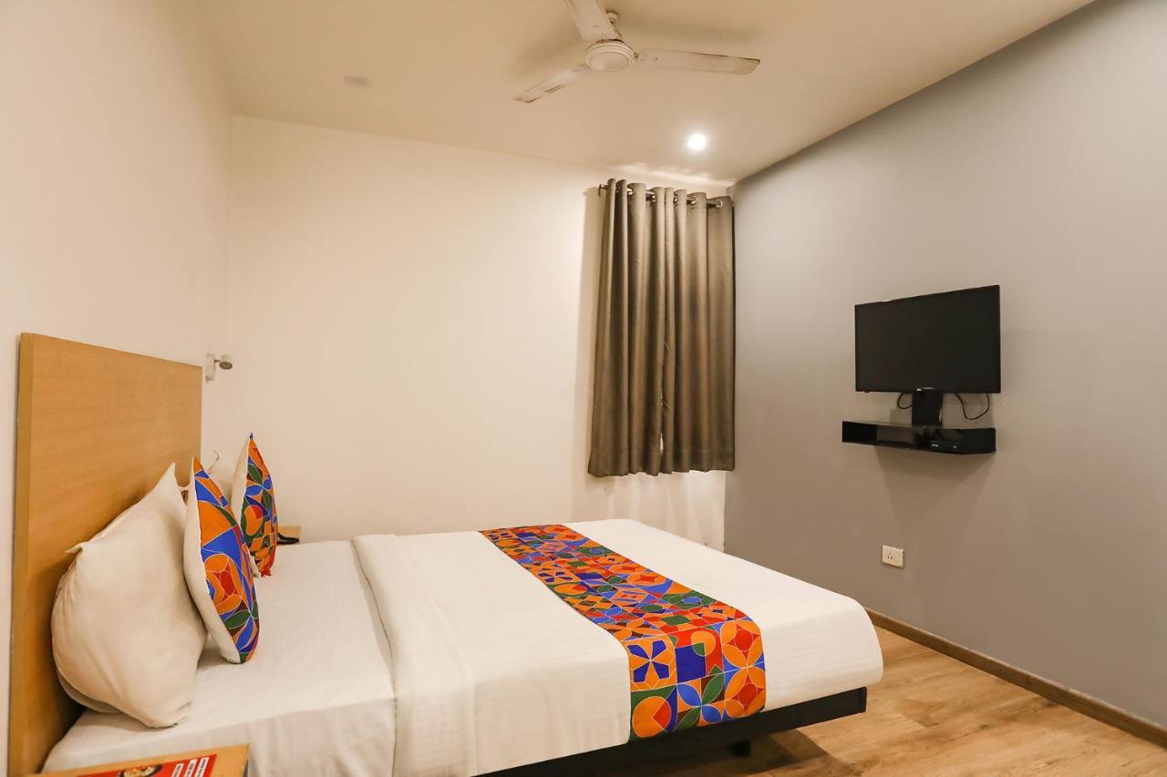 Fabhotel Golden World Gáziábád Kültér fotó